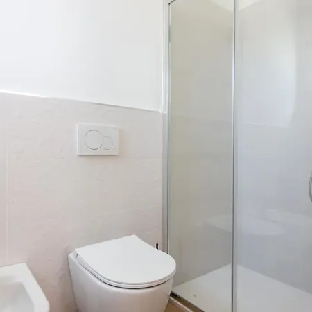 Mariposa בית הארחה 3*